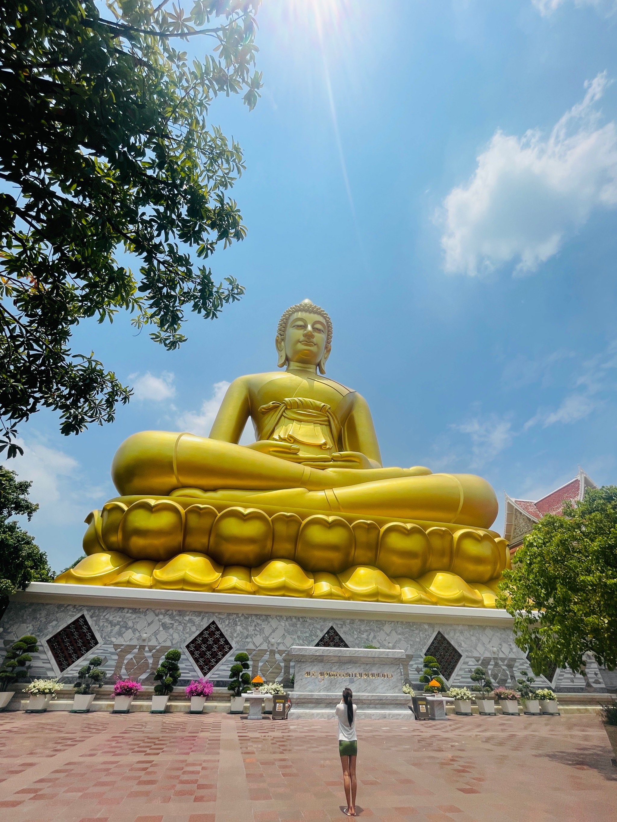 这座寺庙建于公元649年,是佛教传入泰国后建造的第一座寺庙,也是大乘