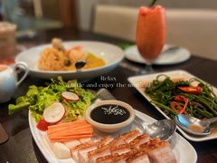 -Chom Cafe and Restaurant