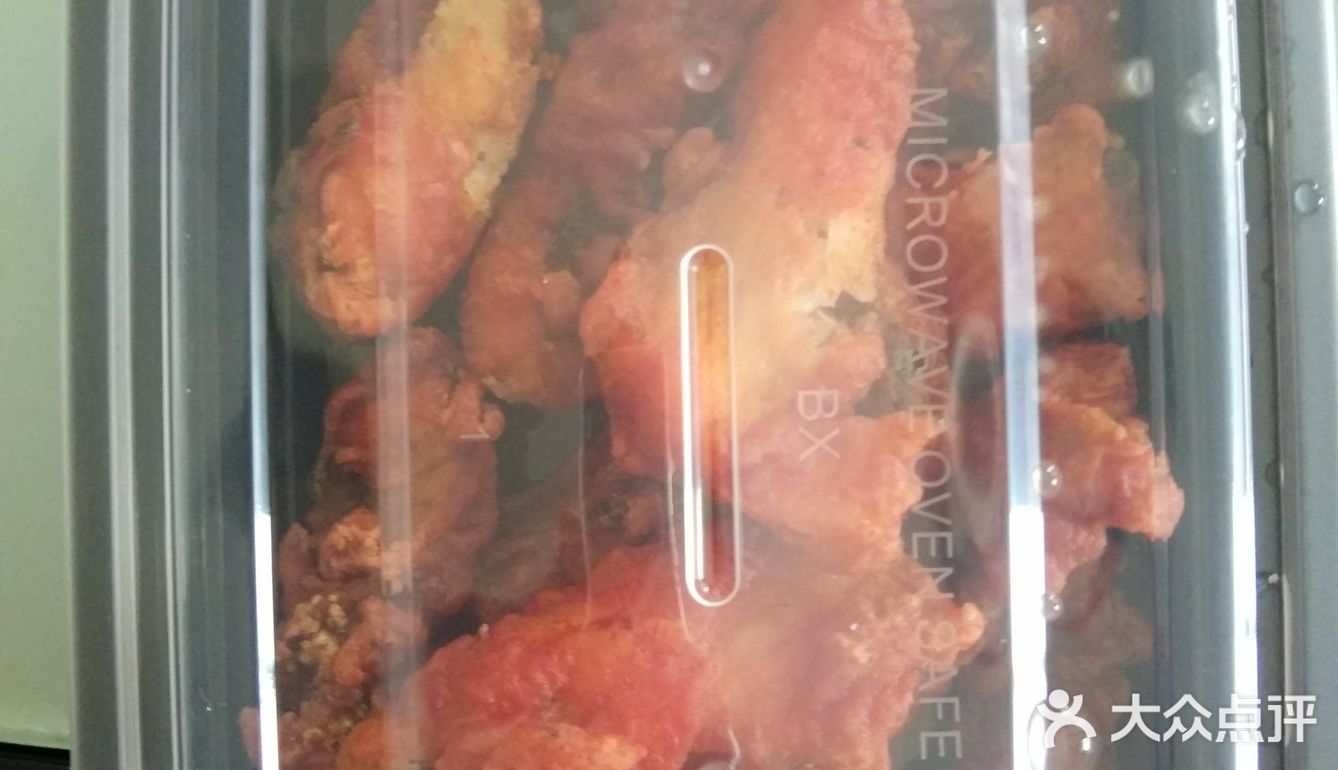 在星期天的中午，外面阳光灿烂