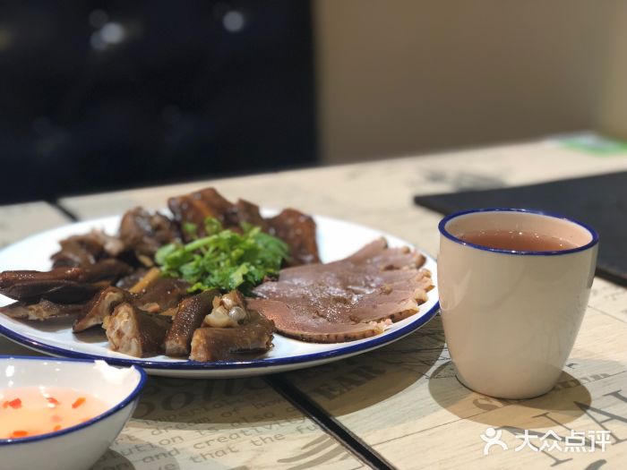 肉神潮汕卤鹅图片