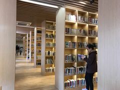 -漕河泾街道图书馆(漕河泾社区文化活动中心店)