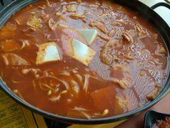 部队火锅-HONGA HONGA雄家(曹路店)