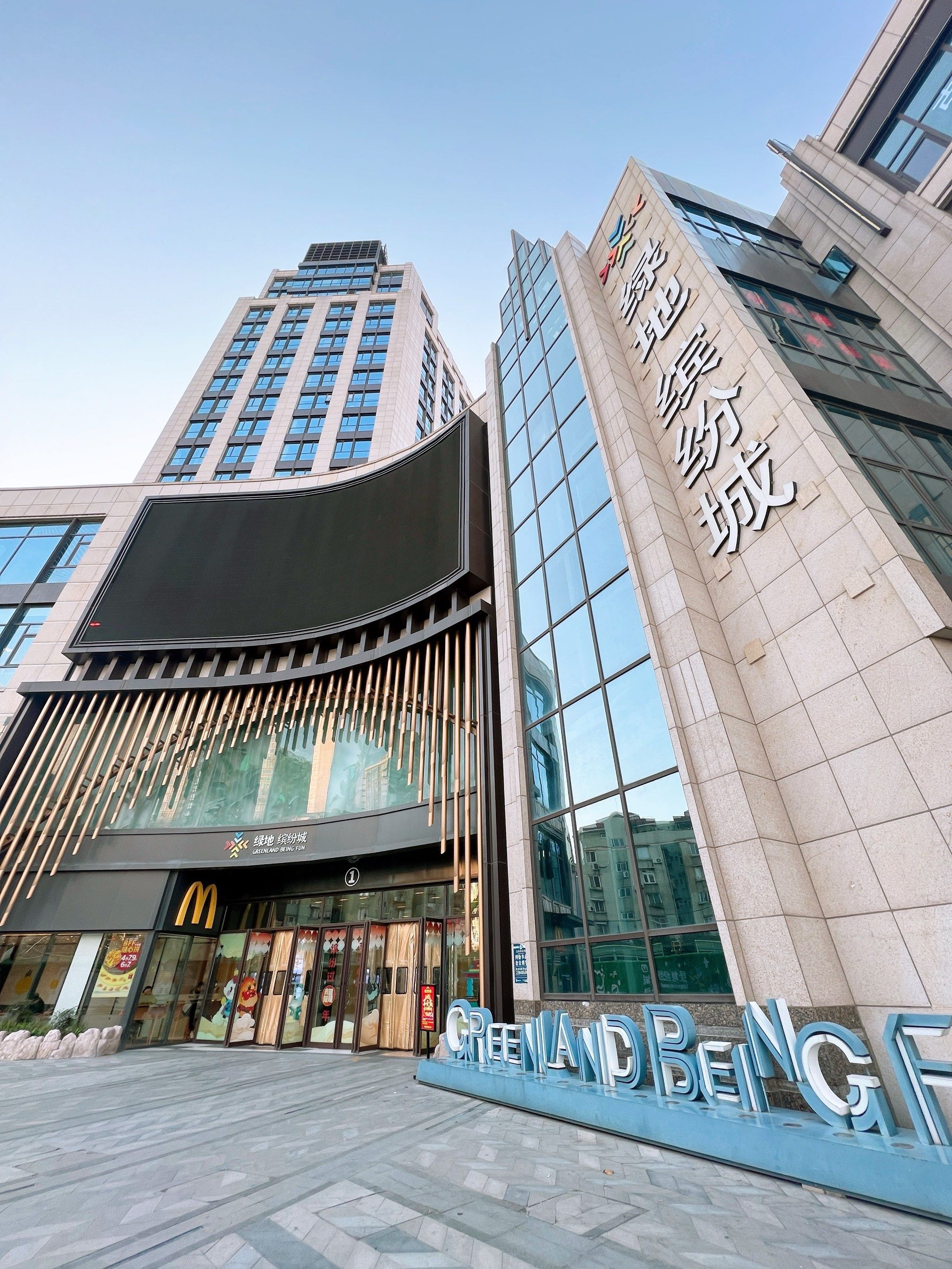 第一次来绿地缤纷城,这个商场人气也不不太