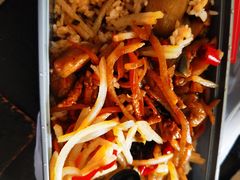 -嘎嘎香东北老饭盒(北外滩水城三街区店)