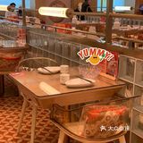 居然是透明的，坐上背靠还可以，差一点舒适感