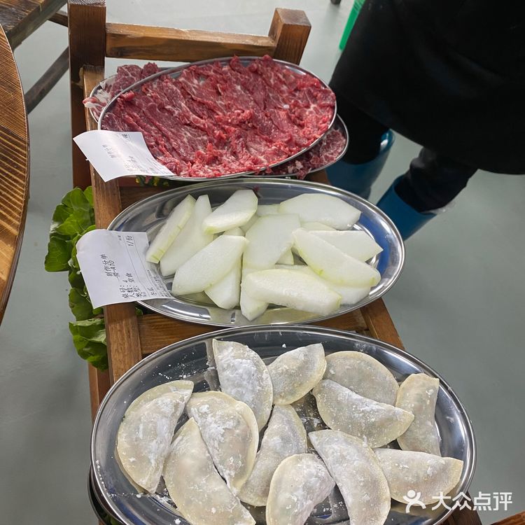 第一次中午来这家吃，之前开业晚上来吃，人山人海