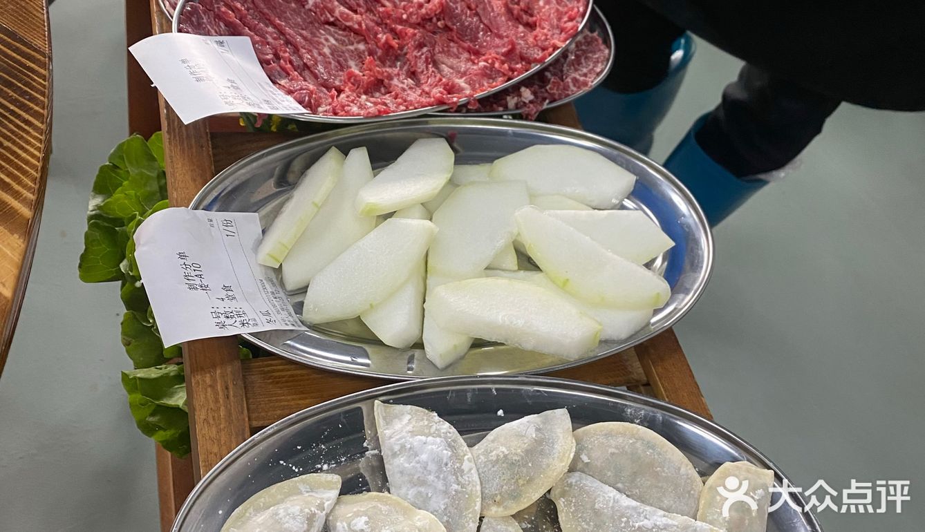 第一次中午来这家吃，之前开业晚上来吃，人山人海