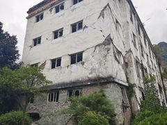 -四川汶川特大地震漩口中学遗址