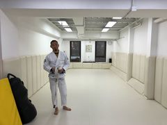 -菠萝格斗巴西柔术训练馆