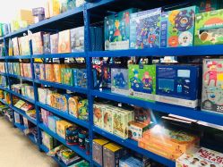 -逝水玩具折扣店