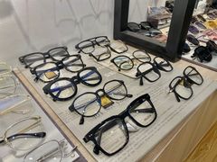 -悦目眼镜(蔡司战略合作门店)