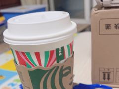 -星巴克(上海虹桥新天地二店)