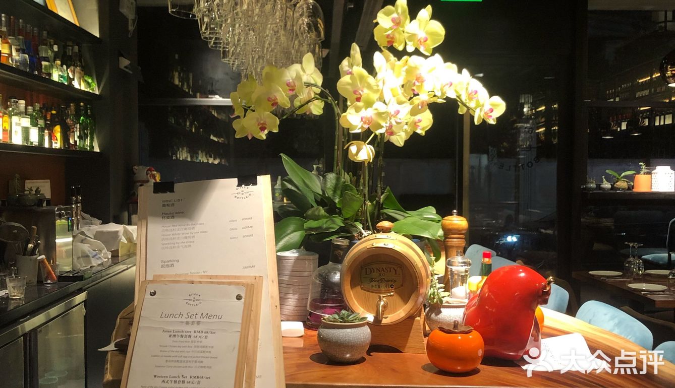 隐藏在平武路上的宝藏西餐厅，环境清幽，喝酒约会好去处