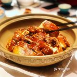 秉承传统理念与更新的理念，粤菜依然在精彩纷呈的