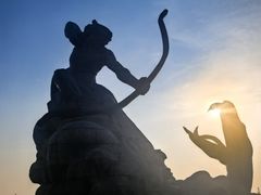 -巴陵广场