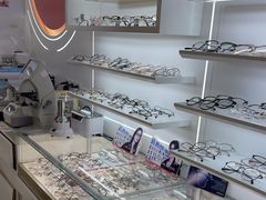 -美式眼镜·授权蔡司.依视路.尼康.豪雅.明月(南翔印象城店)