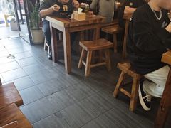 -丽虹云南过桥米线(兴工街店)