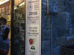 -Gelateria Dondoli