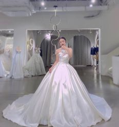 -艾米丽婚纱礼服