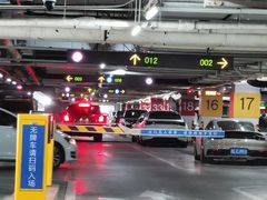 -前滩太古里木区停车场