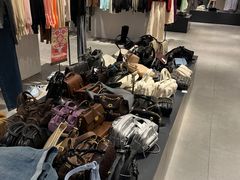 -URBAN REVIVO(欢乐海岸购物中心店)