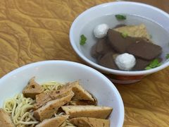 -松树干拌面店