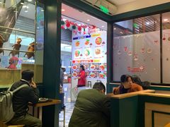 大堂-百事佳烧鸭牛腩(上海虹桥站店)