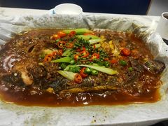 招牌麻辣味清江鱼-鱼颜诱纸纸上烤鱼·蛙(龙湖天街店)