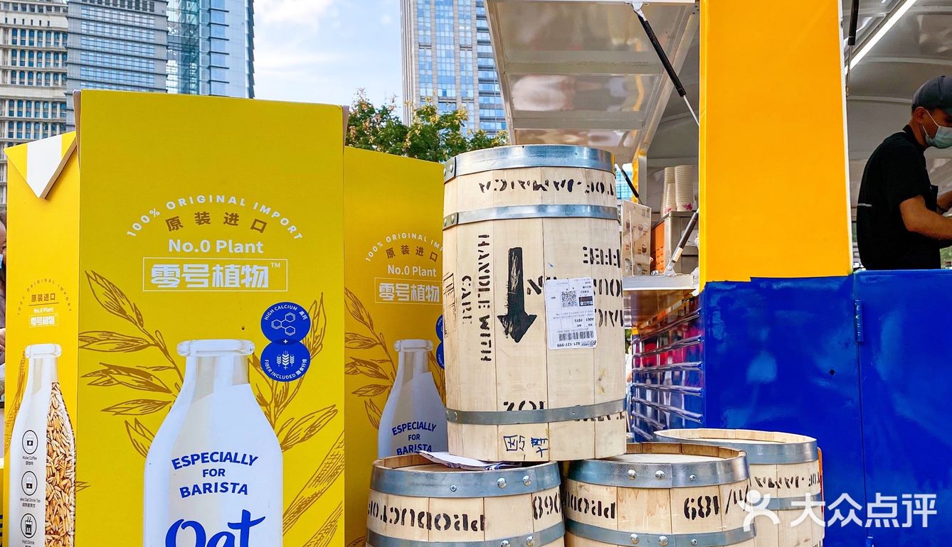 🌟 魔都探店｜万圣黑熊惊现陆家嘴咖啡节！