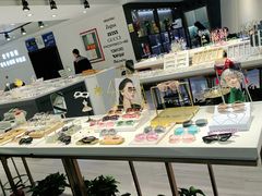 -宏宇眼镜蔡司依视路折扣店(兆佳眼镜城店)