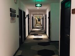 -拖板鞋咖啡旅行酒店(春熙路地铁站店)