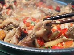 剁椒肥肠蛙-蛙月荷·紫苏牛蛙(三街两巷店)