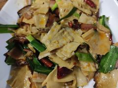 云南腊肉炒香笋-云海肴·汽锅鸡·云南菜(美罗城店)