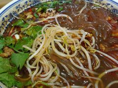 -爆炸头阿姨小四川正宗川味小吃(无任何分店)