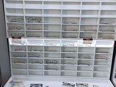 -视野联行眼镜•蔡司•依视路(温江店)