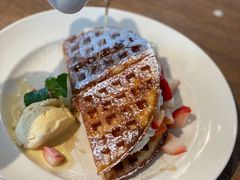 -ROAST coffee & eatery