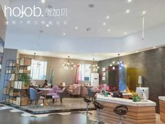 -贺加贝化妆美甲培训学校