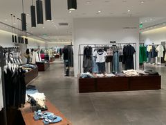 -URBAN REVIVO(高德置地广场·春广场店)