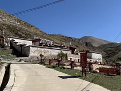 -比如骷髅墙景区