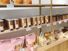面包甜点陈列柜-顶东面包花园·生日蛋糕(世博店)