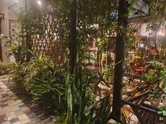 -Cuc Gach Quan Restaurant