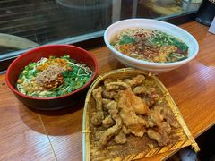 -爆炸头阿姨小四川正宗川味小吃(无任何分店)