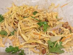 -潮界(LU·ONE凯德晶萃广场店)