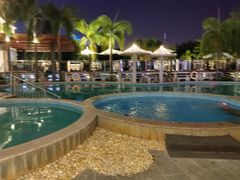 -皇马海口湾海景酒店(万绿园秀英港店)