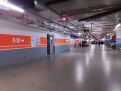 -绿地缤纷城-停车场