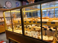 面包甜点陈列柜-啊噗吐呦现场烘焙(麦凯乐店)