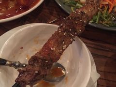 红柳羊肉串-阿里家·新疆烤肉酒場 by MIG