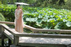 -一揽芳华汉服旗袍体验馆(拙政园店)