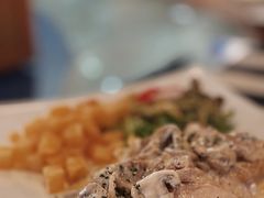 法式鸡排配盐煎土豆-La Creperie法餐厅(芮欧百货店)