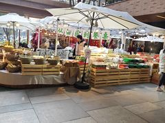 -瑞虹新天地月亮湾